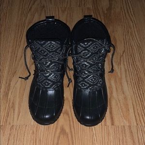 justice ducks boots.